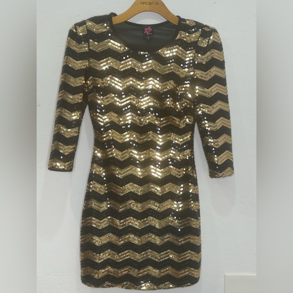 2B Bebe Gold & Black Chevron Sequin Bodycon mesh back Mini Dress Small - Picture 7 of 12